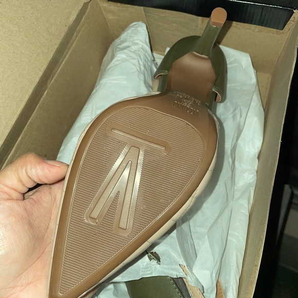 Brand new heels - Picture 2 of 3